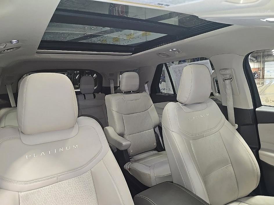 Used 2022 Ford Explorer Platinum w/ Equipment Group 601A image 38