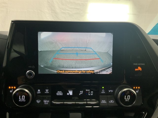 Used 2023 Toyota Highlander XLE AWD/4WD image 29
