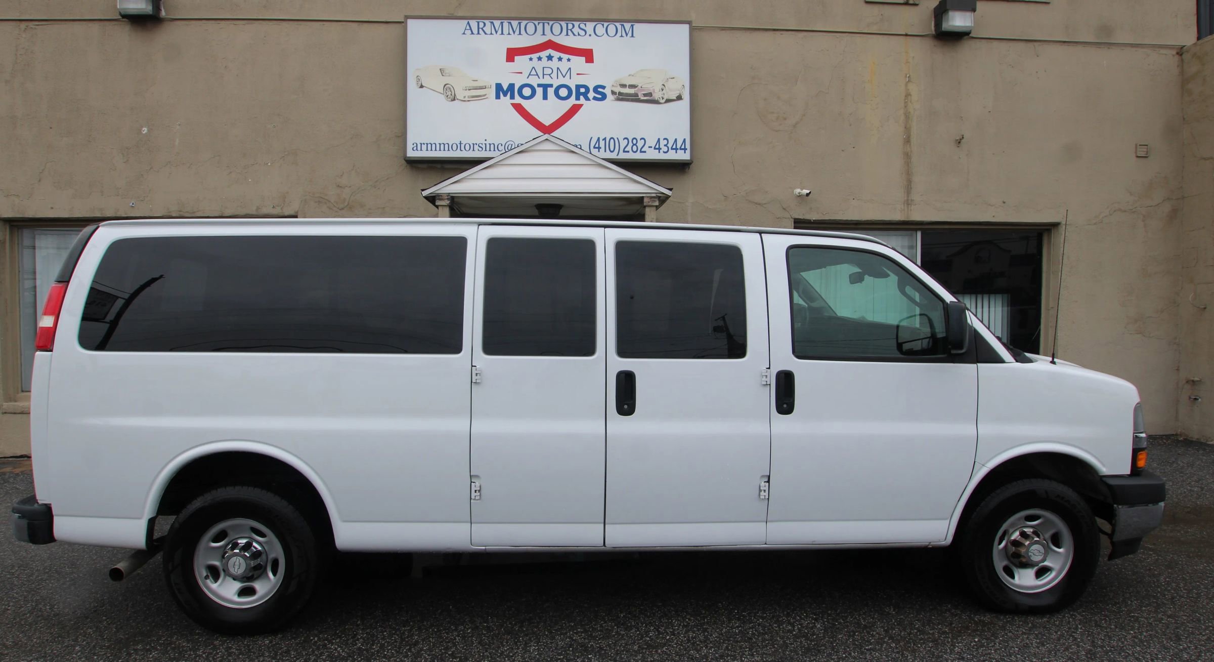 Used 2019 Chevrolet Express 3500 LT w/ LT Preferred Equipment Group image 4