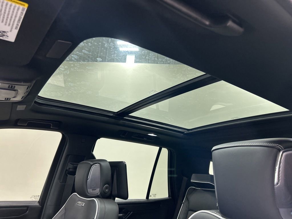 Used 2025 GMC Yukon AT4 Ultimate image 30