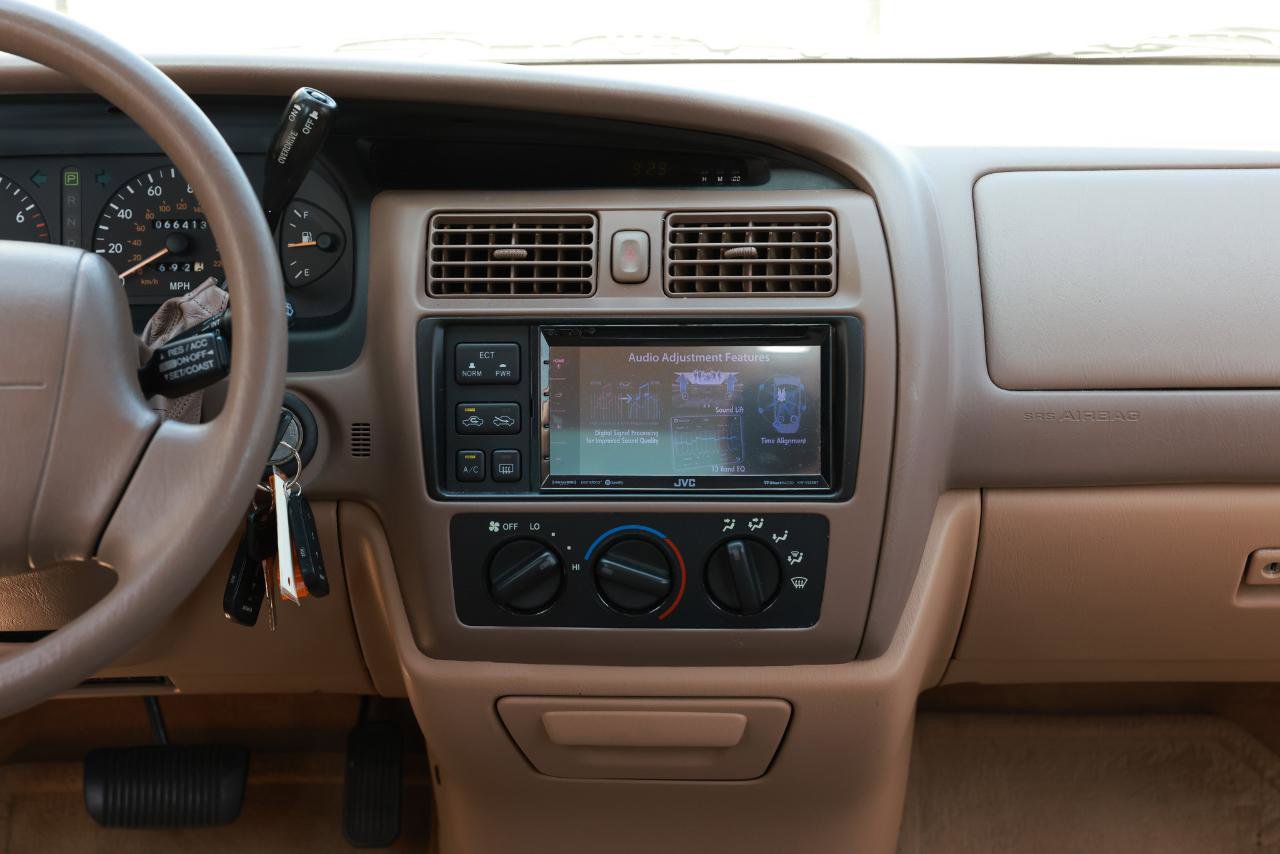 Used 1996 Toyota Avalon XL FWD image 39