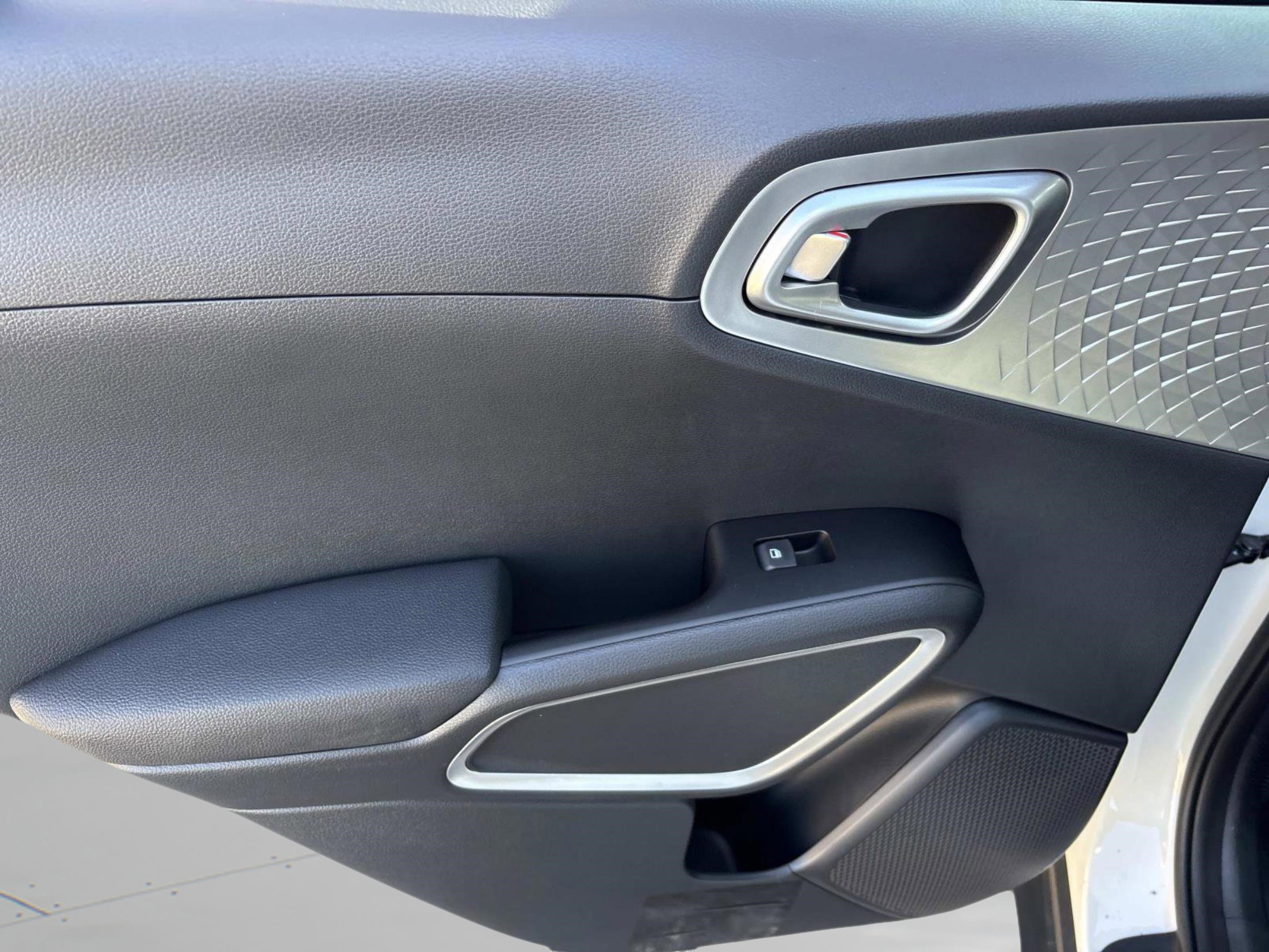 New 2025 Kia Soul LX w/ LX Technology Package image 18