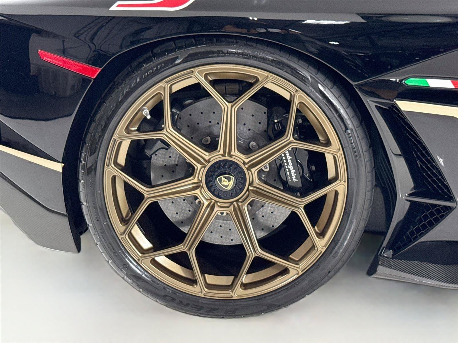 Used 2020 Lamborghini Aventador SVJ AWD/4WD image 37