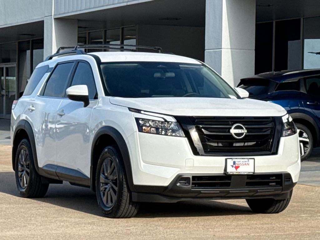 Used 2025 Nissan Pathfinder SV w/ Black Appearance Package image 2