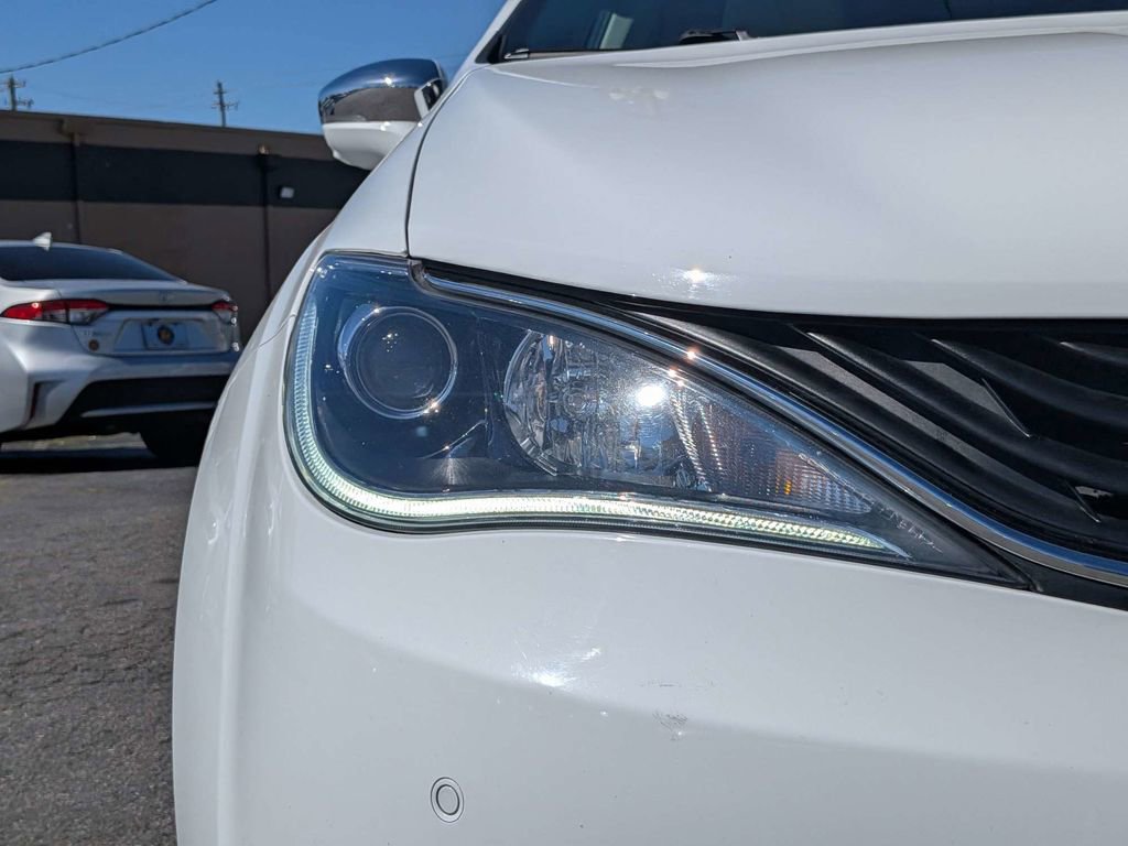 Used 2018 Chrysler Pacifica Limited w/ Advanced Safetytec Group FWD image 11