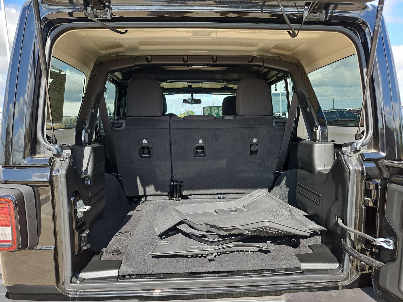 Used 2023 Jeep Wrangler Unlimited Sport AWD/4WD image 24