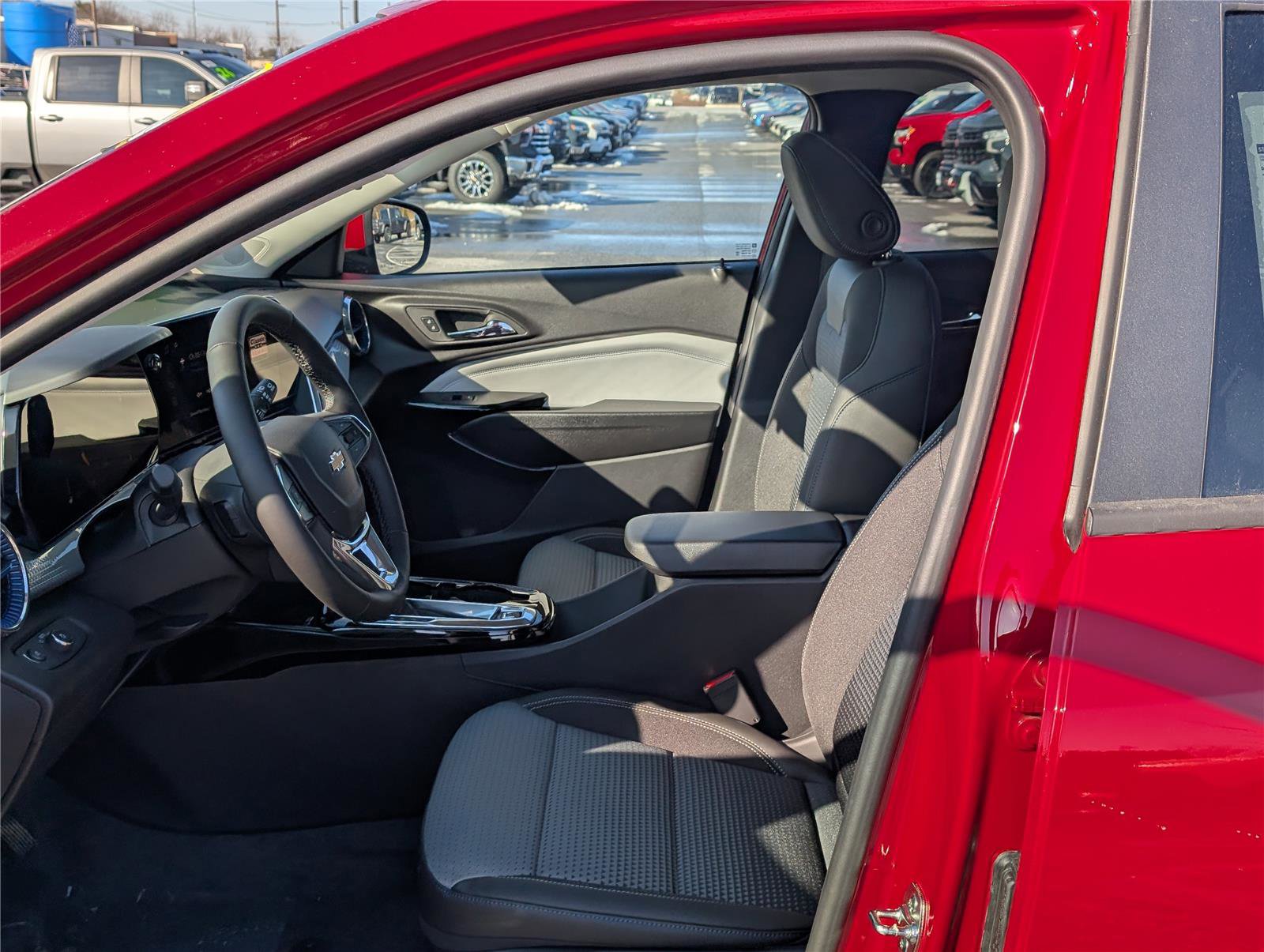 New 2026 Chevrolet Trax LT w/ Sunroof Package image 11