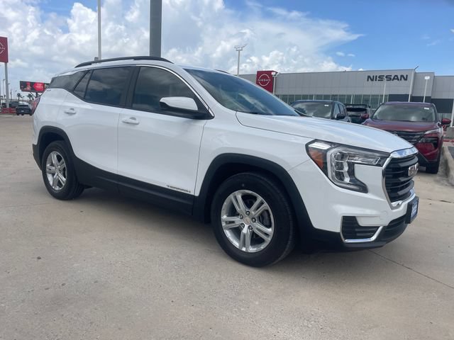 Used 2024 GMC Terrain SLE w/ Driver Convenience Package FWD image 7