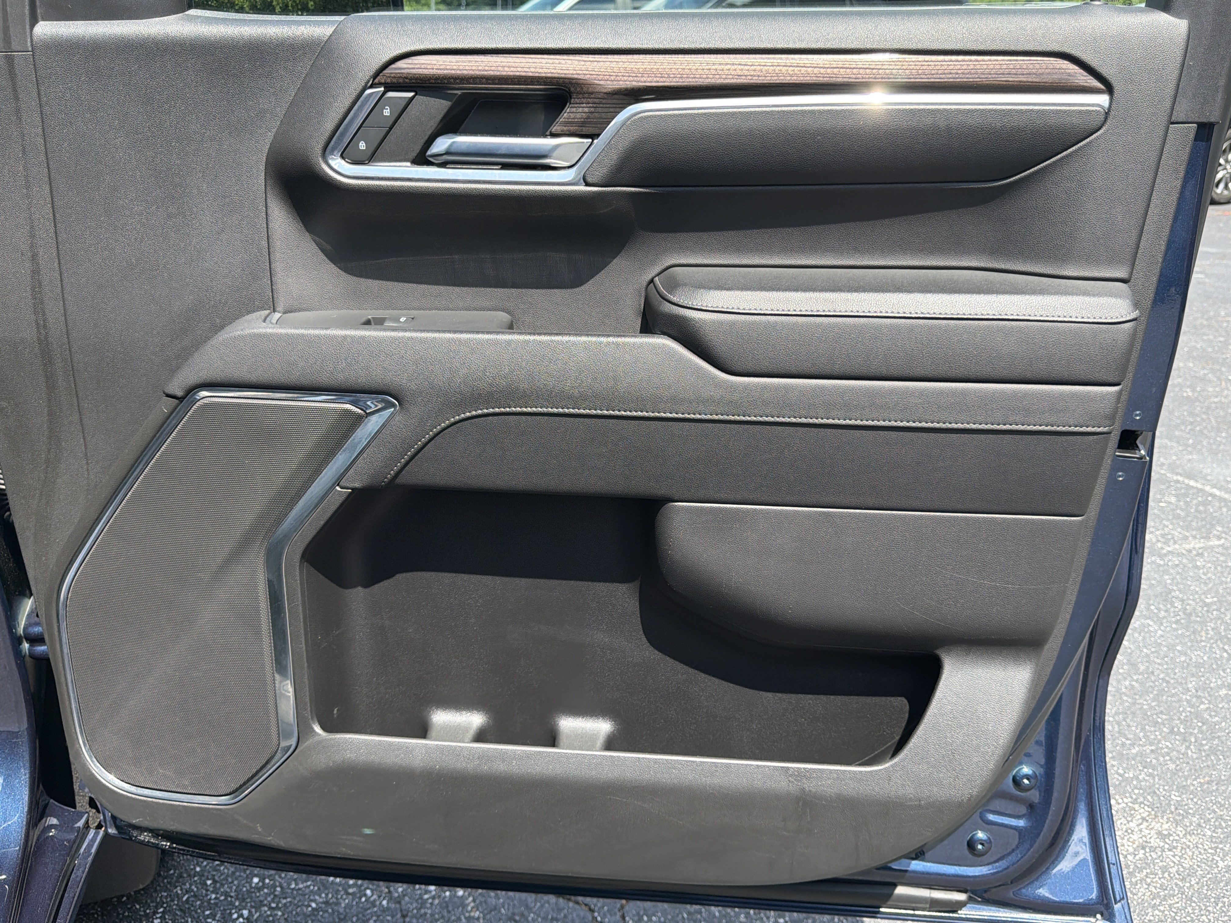Used 2023 Chevrolet Silverado 1500 LT AWD/4WD image 14