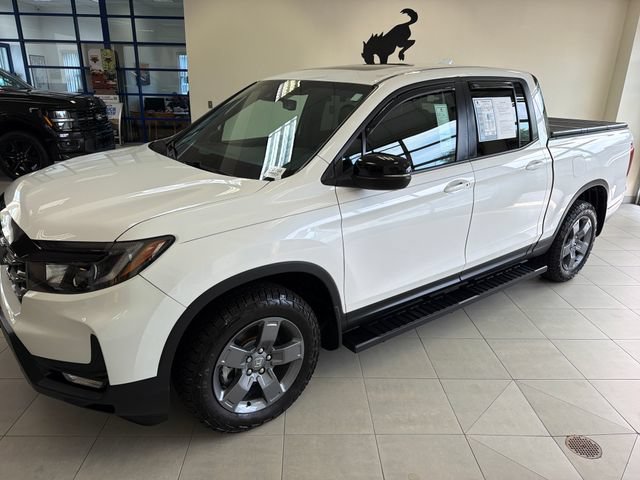 Used 2025 Honda Ridgeline TrailSport image 3