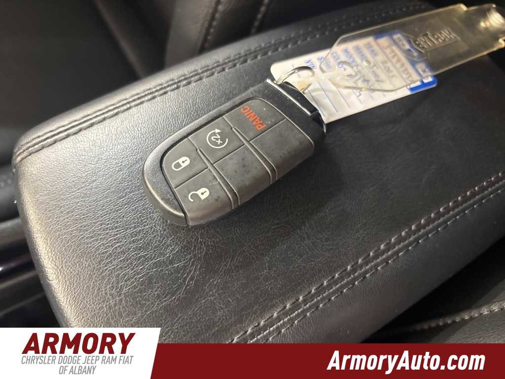 Used 2025 Jeep Compass Limited image 21