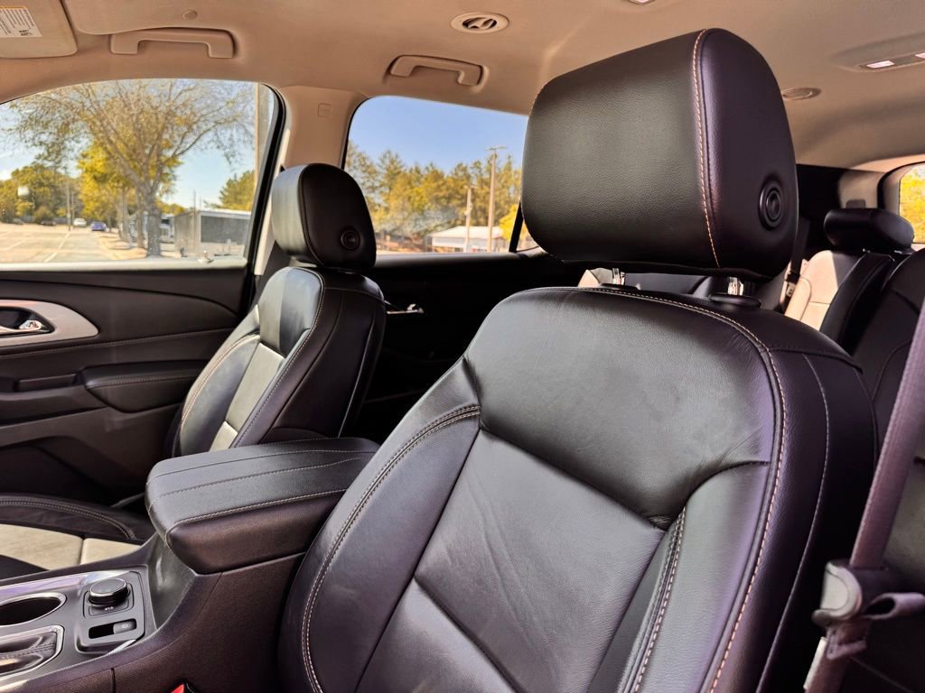 Used 2020 Chevrolet Traverse LT FWD image 36
