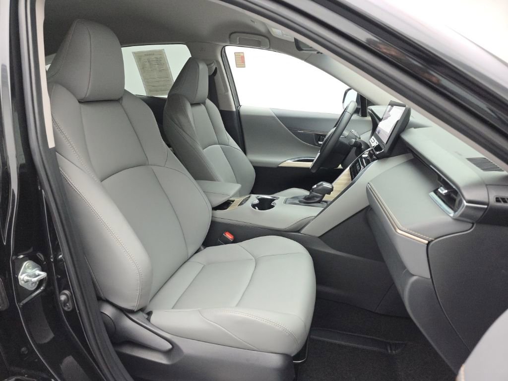 Used 2024 Toyota Venza XLE image 46