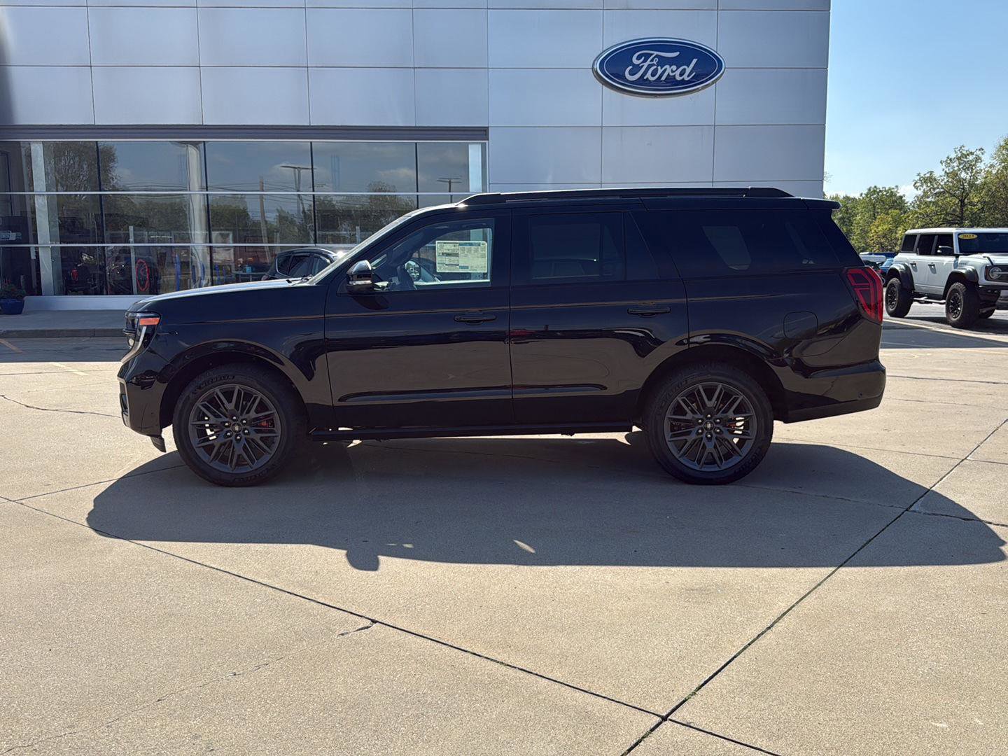 New 2025 Ford Expedition Platinum image 2