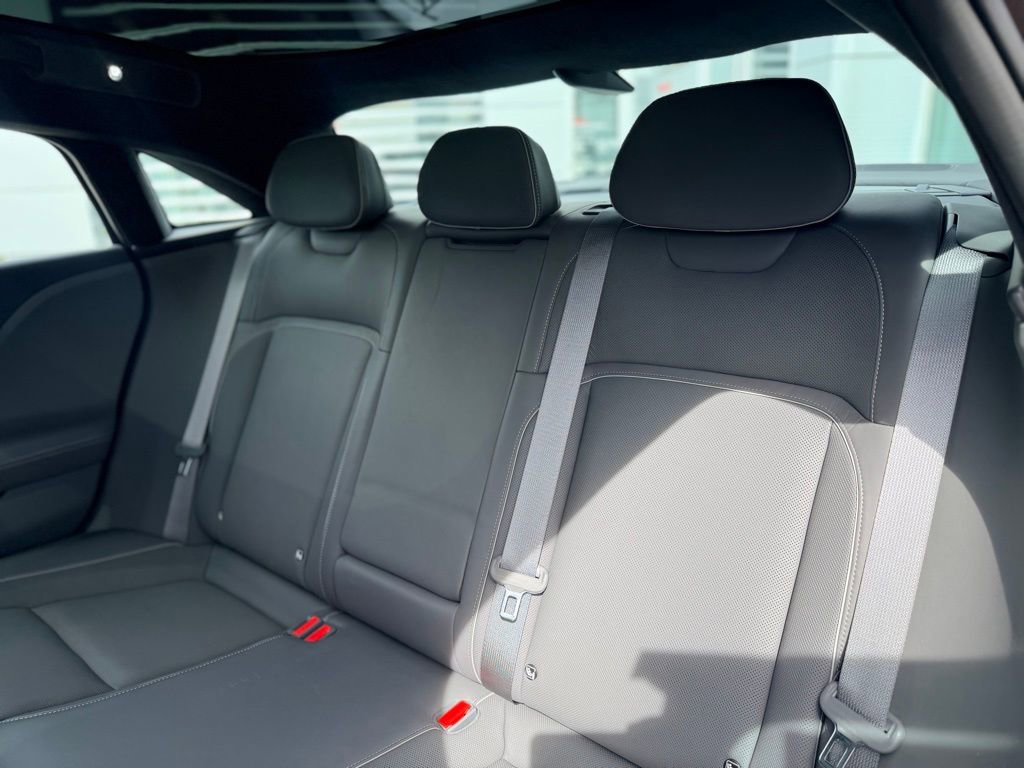 Used 2023 Lucid Air Touring image 15