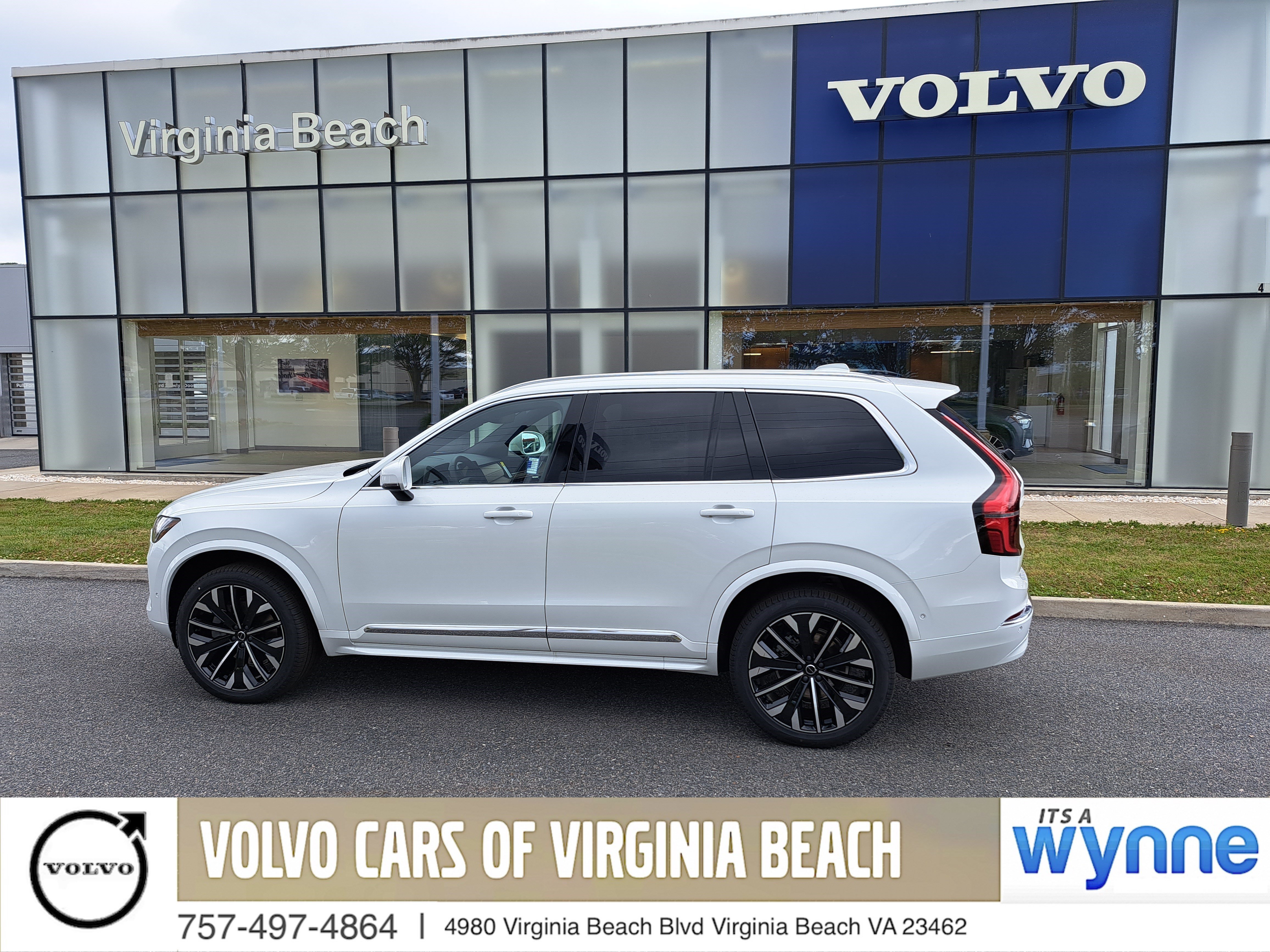 New 2026 Volvo XC90 B5 Plus w/ Protection Package Premier