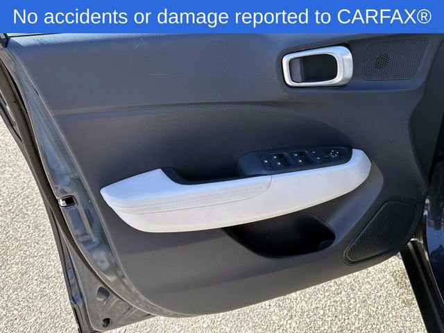 Used 2023 Hyundai Venue Limited image 15