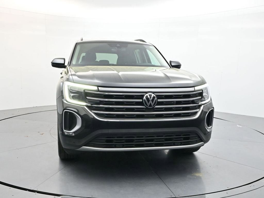 Used 2025 Volkswagen Atlas SE image 2
