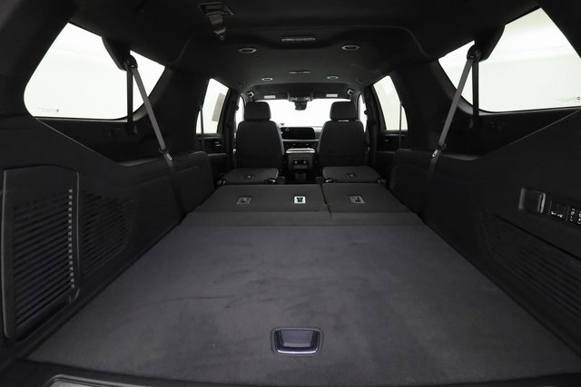 Used 2025 Chevrolet Suburban High Country image 25