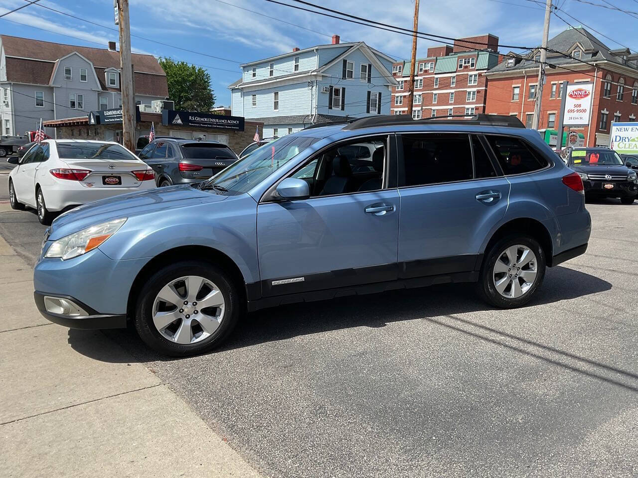 Used 2011 Subaru Outback 2.5i Limited AWD/4WD image 4