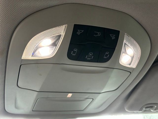 Used 2024 Chrysler Pacifica Touring-L image 33