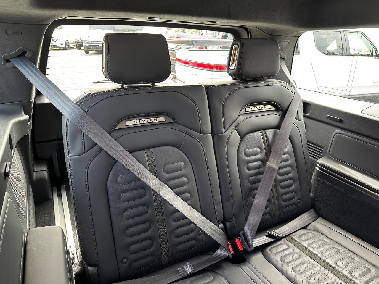 Used 2023 Rivian R1S Adventure image 31