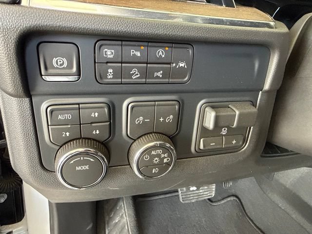 Used 2026 Chevrolet Tahoe High Country w/ Sun And Tow Package AWD/4WD image 16