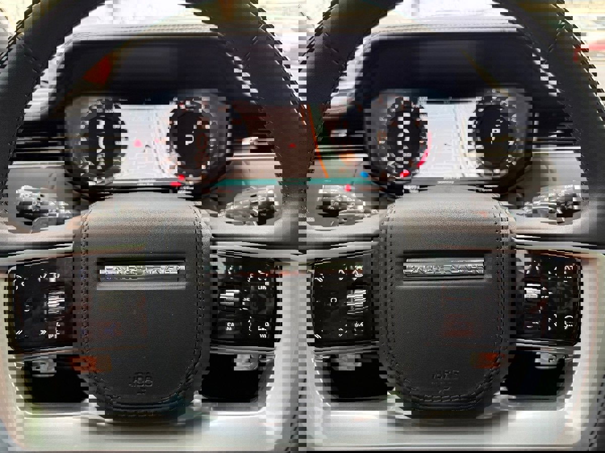 Used 2025 Land Rover Range Rover Long Wheelbase SE image 29