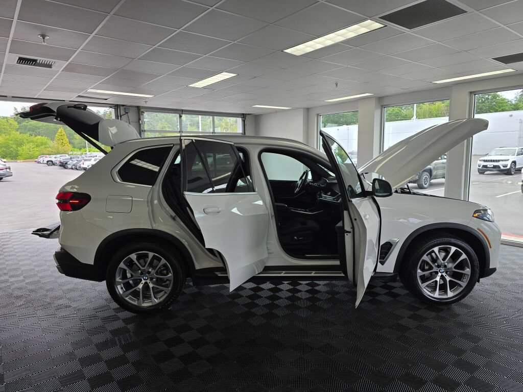 Used 2026 BMW X5 xDrive40i AWD/4WD image 18