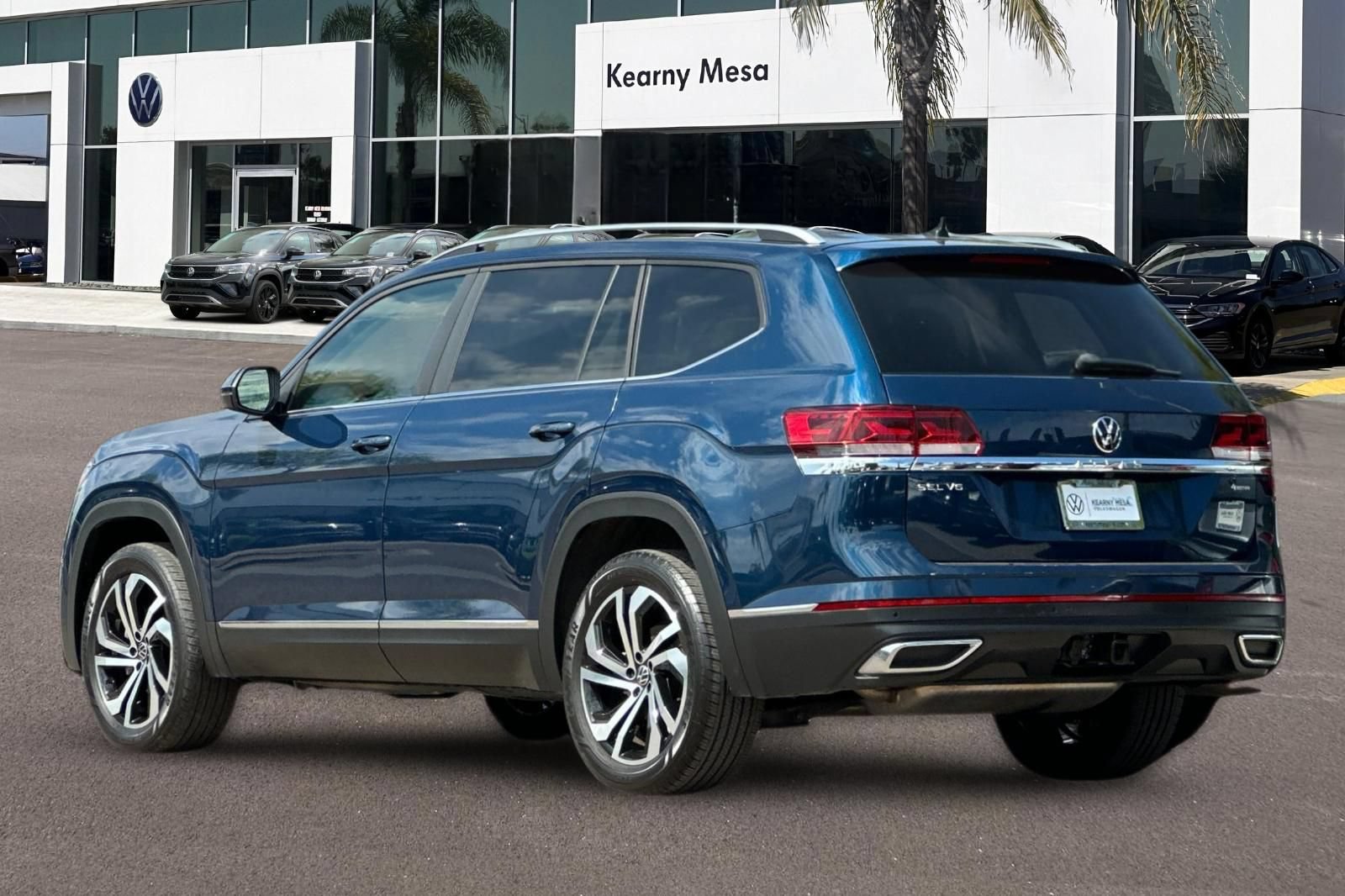 Used 2023 Volkswagen Atlas SEL AWD/4WD image 6