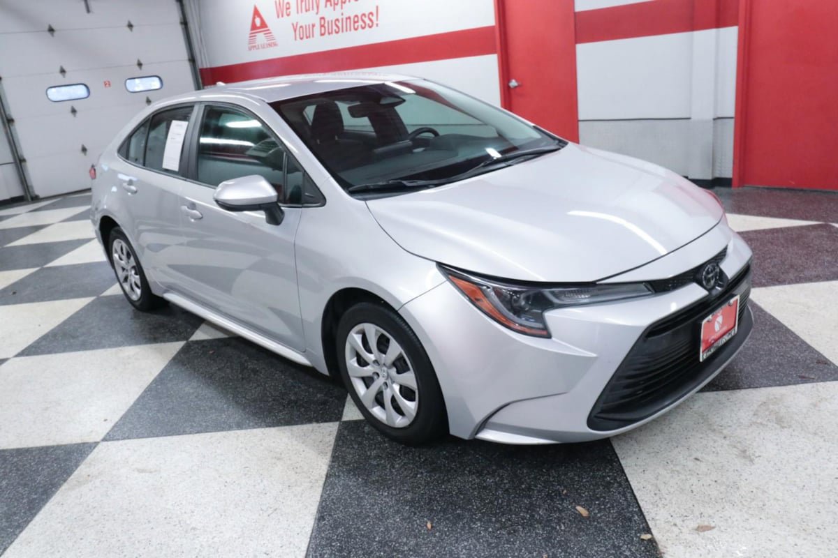 Used 2023 Toyota Corolla LE FWD image 3