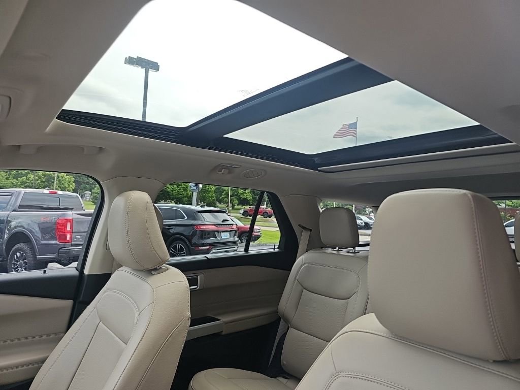 Used 2024 Ford Explorer Limited w/ Limited Technology Package RWD image 10