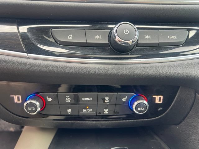 Used 2020 Buick Enclave Essence AWD/4WD image 31