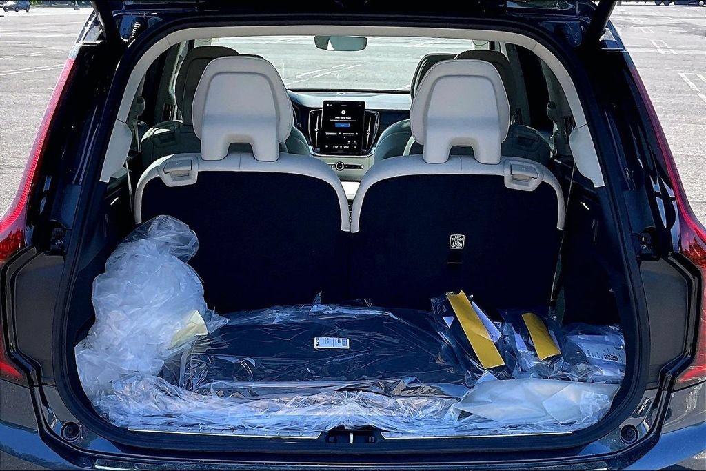 New 2026 Volvo XC90 T8 Ultra w/ Protection Package Premier AWD/4WD image 8