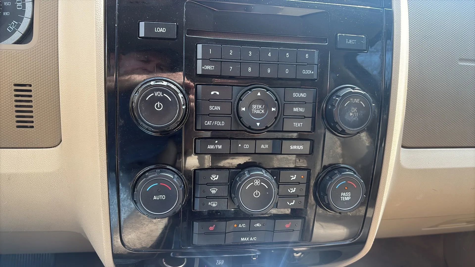 Used 2011 Ford Escape Limited w/ 302A Rapid Spec Order Code FWD image 10