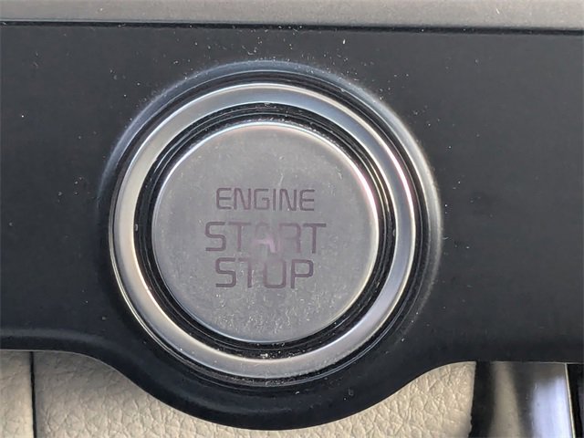 Used 2022 Kia Carnival LX image 25