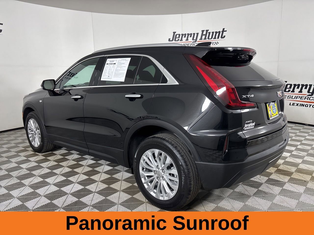 Used 2024 Cadillac XT4 Luxury w/ Cold Weather Package image 7