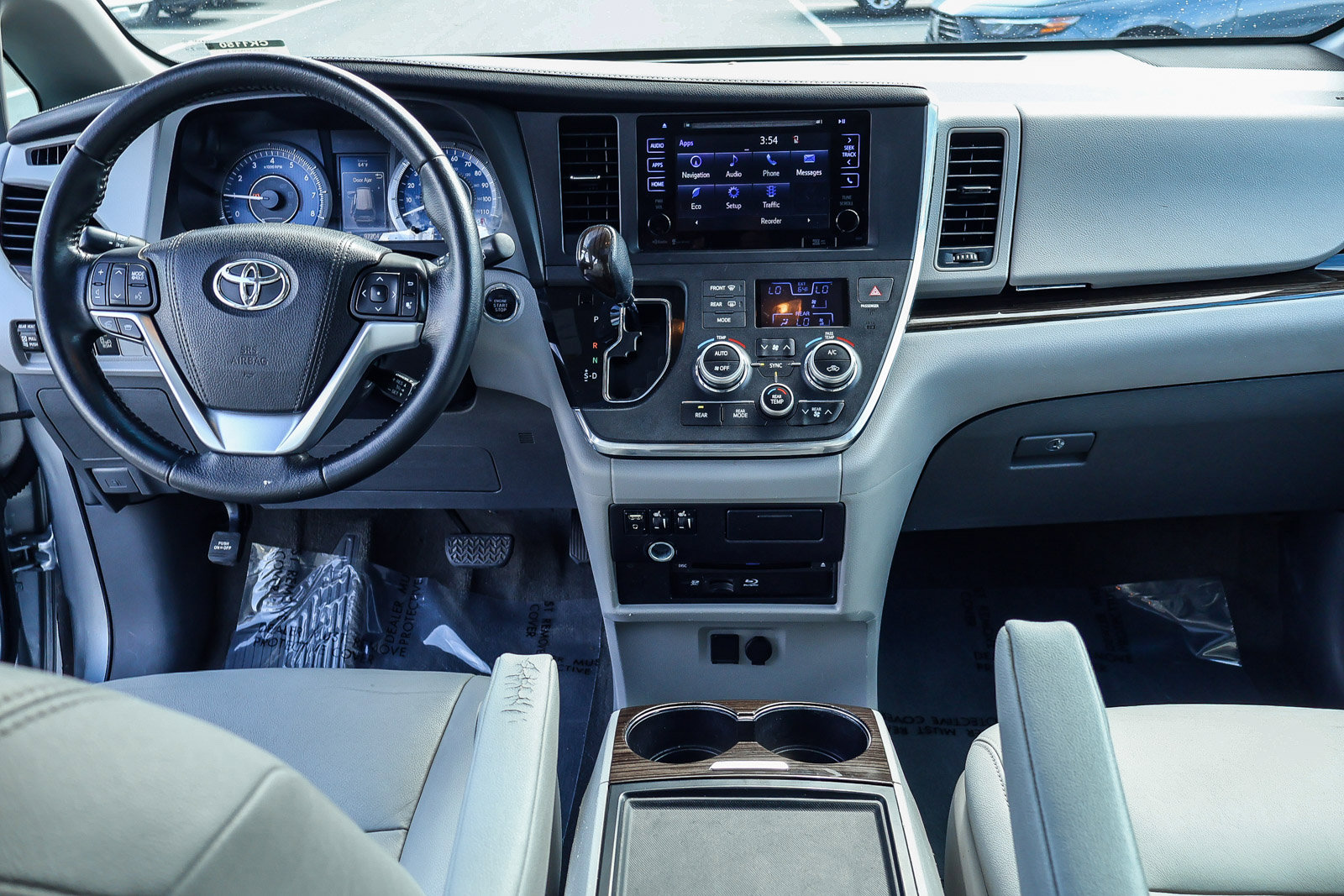 Used 2015 Toyota Sienna XLE Premium FWD image 9