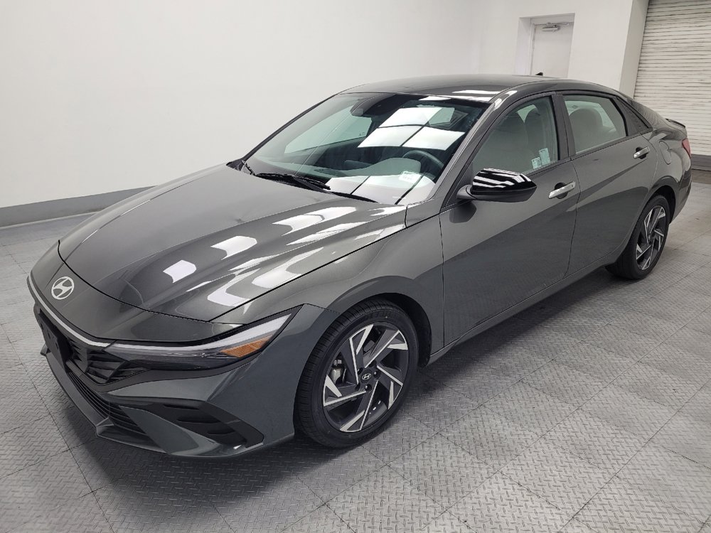 Used 2025 Hyundai Elantra Sport FWD image 2