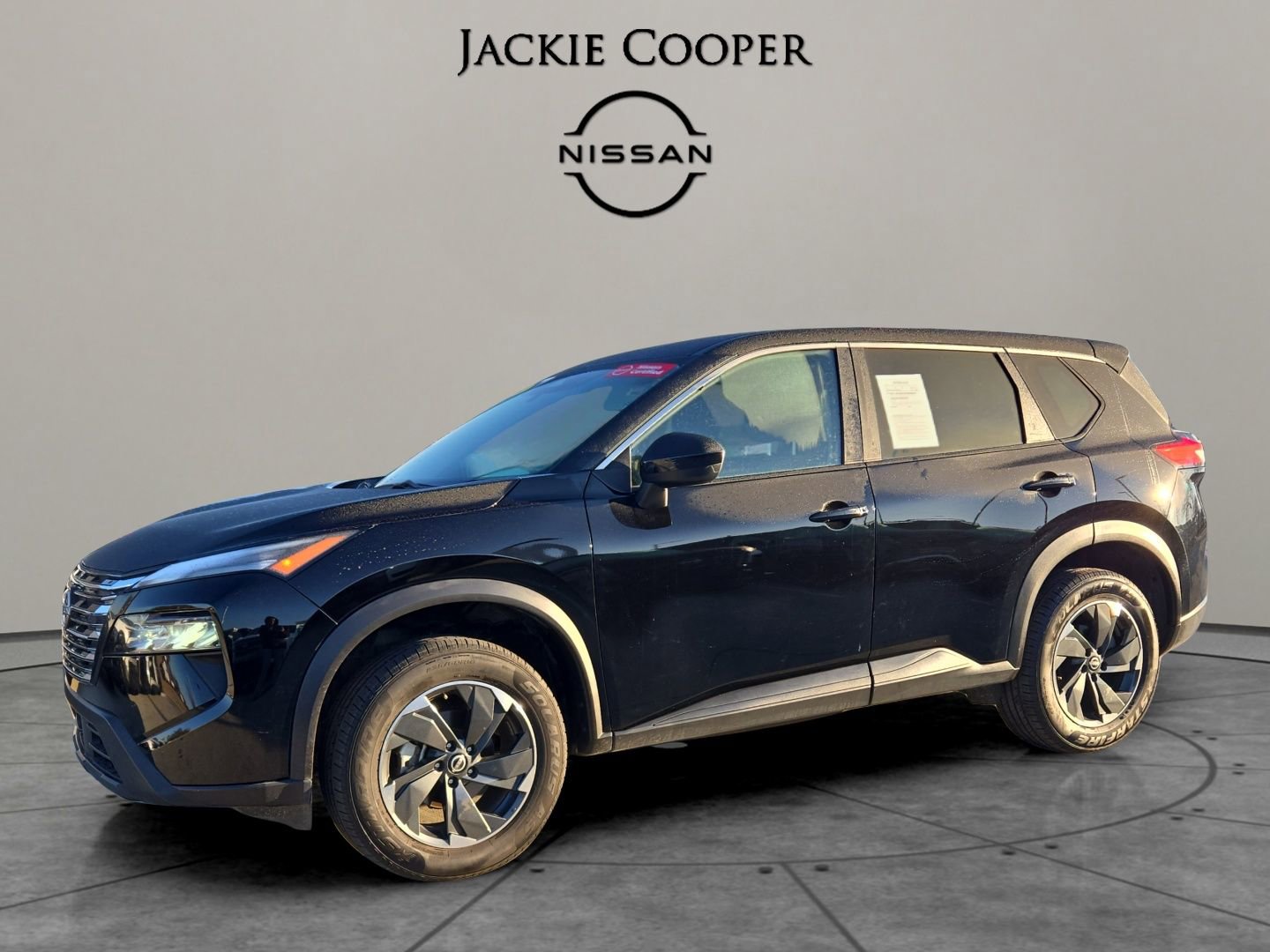 Used 2024 Nissan Rogue SV image 1