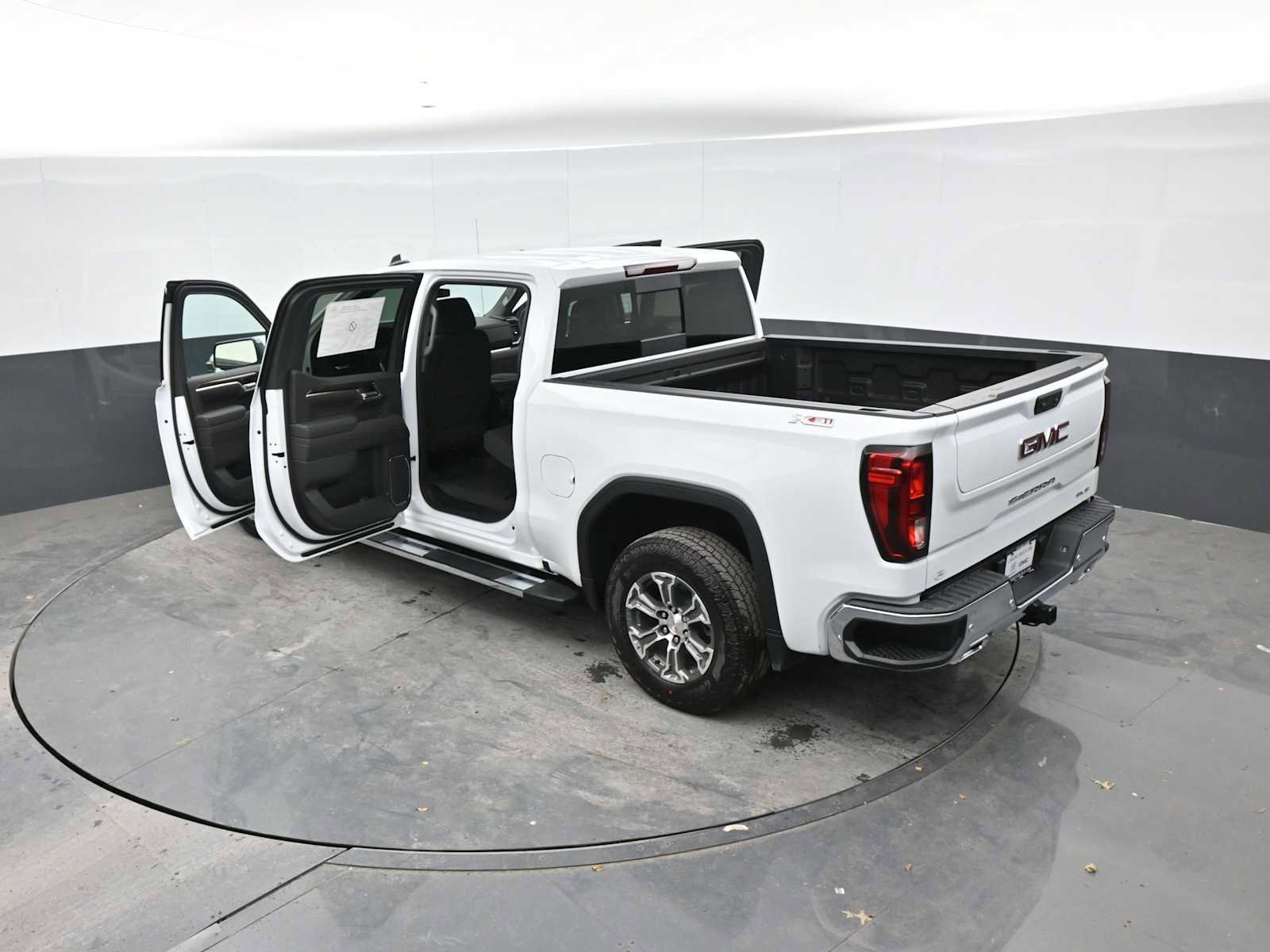 New 2026 GMC Sierra 1500 SLE image 45