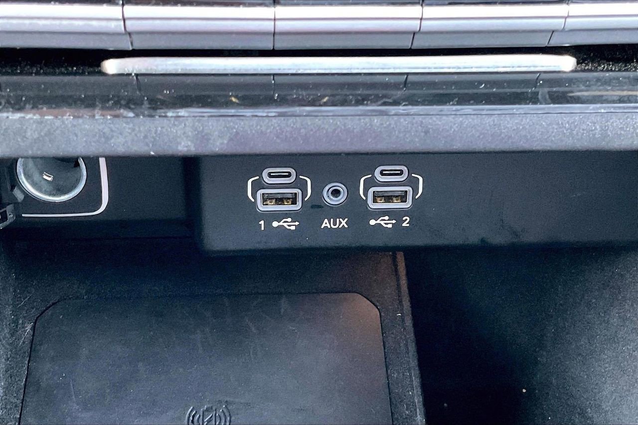 Certified 2024 Jeep Wagoneer Series II AWD/4WD image 18