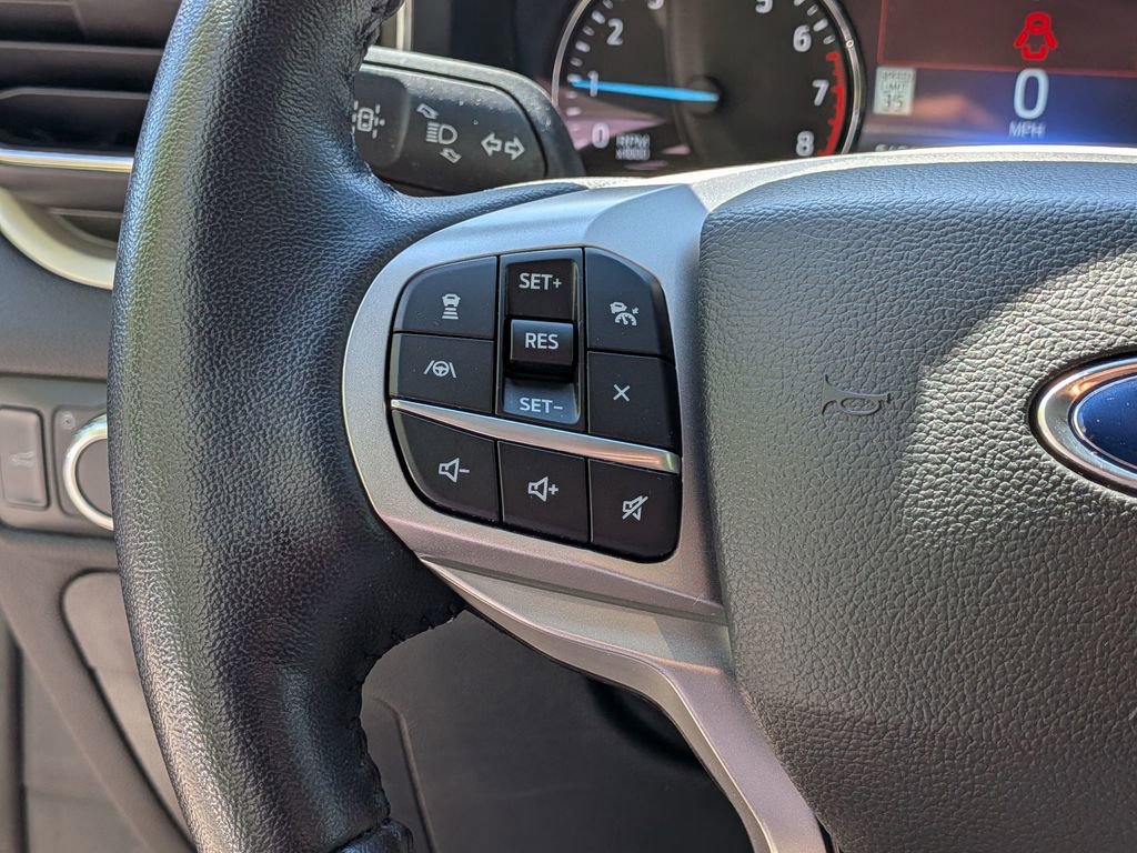 Used 2022 Ford Explorer XLT w/ Equipment Group 202A AWD/4WD image 17
