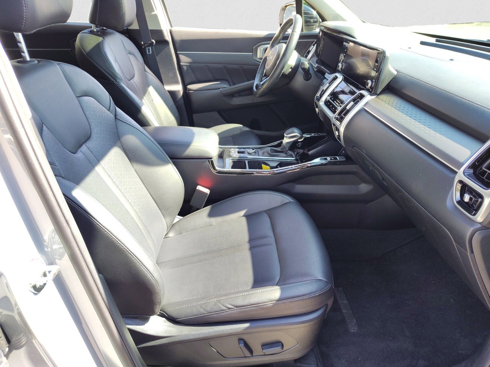 Used 2023 Kia Sorento SX image 21
