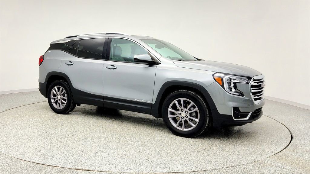 Used 2023 GMC Terrain SLT w/ Tech Package image 3