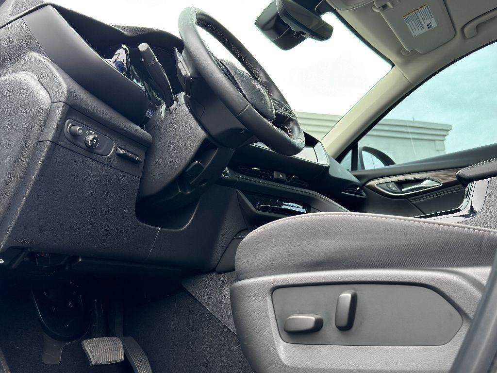 Used 2023 Buick Envision Avenir image 19