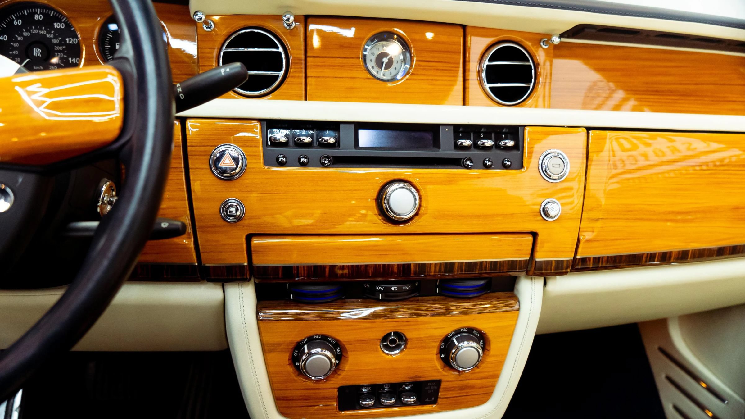 Used 2011 Rolls-Royce Phantom Drophead Coupe RWD image 21