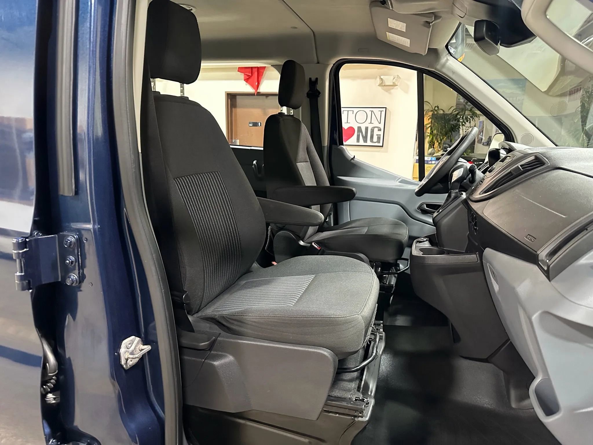 Used 2018 Ford Transit 350 XL image 25