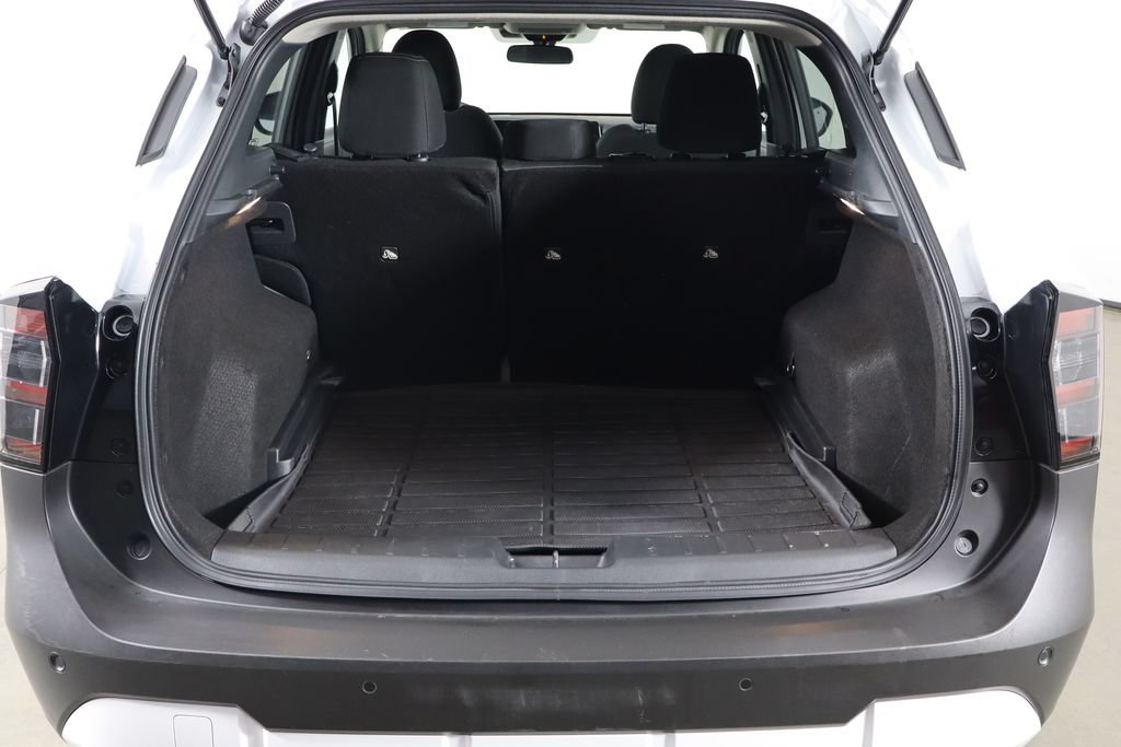 Used 2025 Nissan Kicks SV FWD image 17