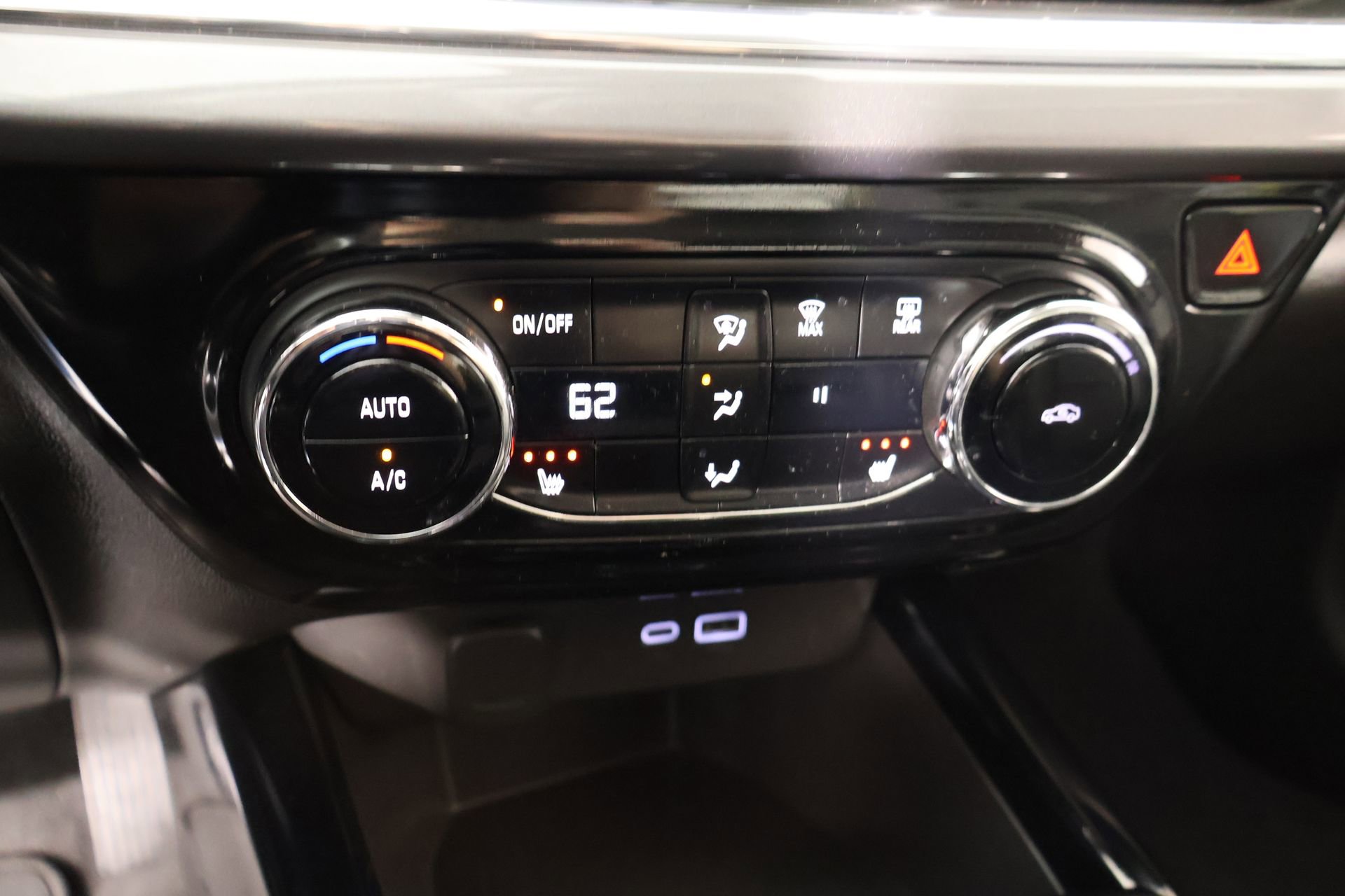Used 2025 Chevrolet Trax ACTIV FWD image 7